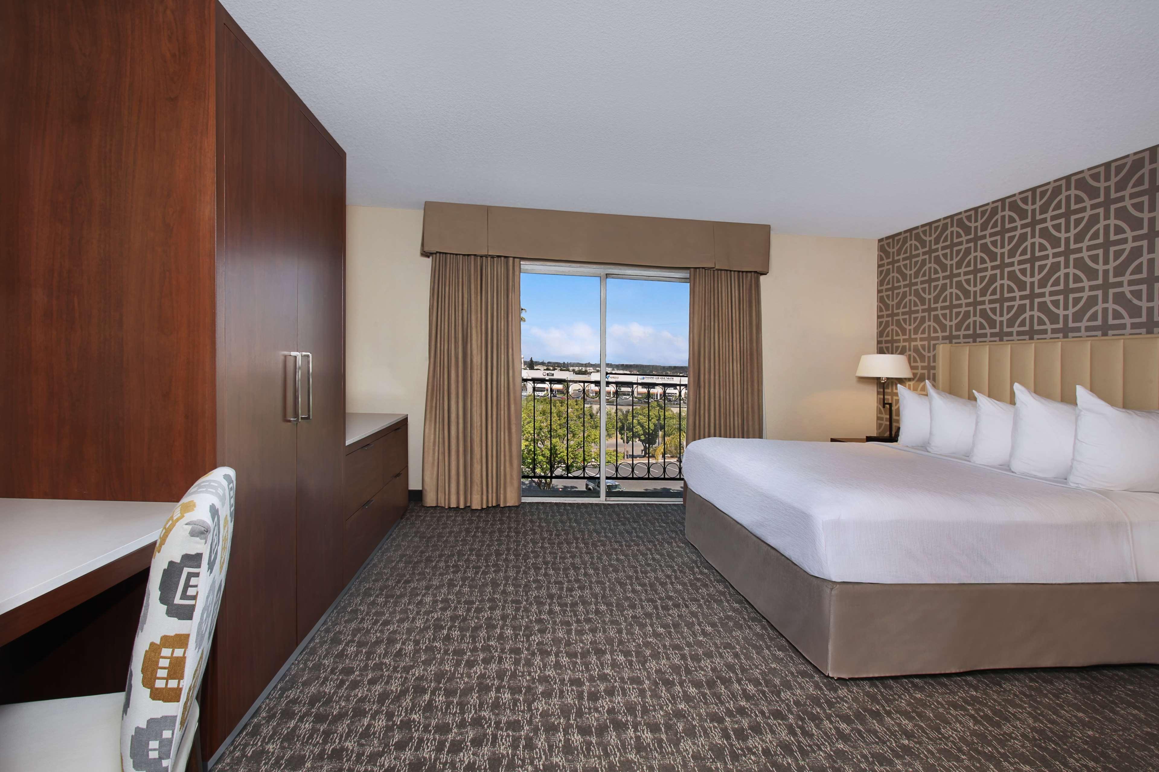 Embassy Suites Anaheim - North Exterior foto