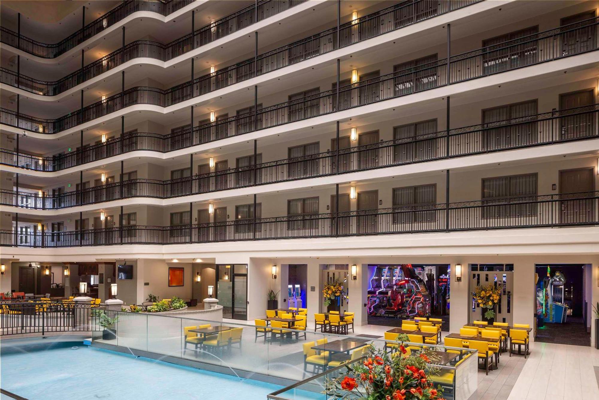 Embassy Suites Anaheim - North Exterior foto